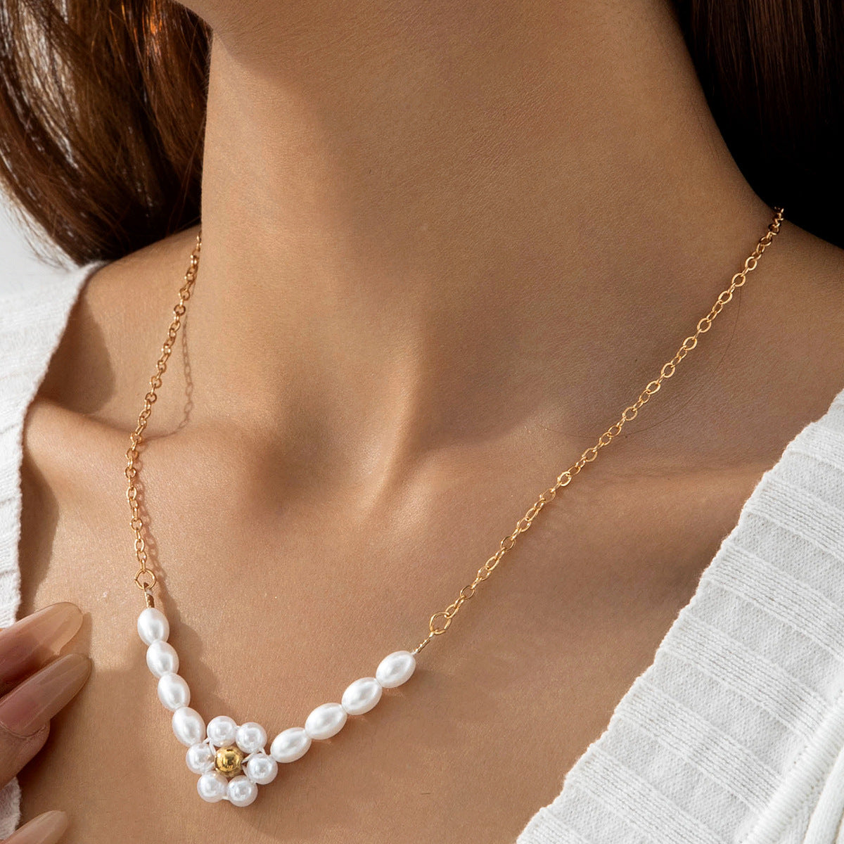 European and American Ornament  Fashionable Light Luxury Wheat Spike Inlaid Diamond Pearl Pendant Necklace with Unique Design and Personality Clavicle Necklace