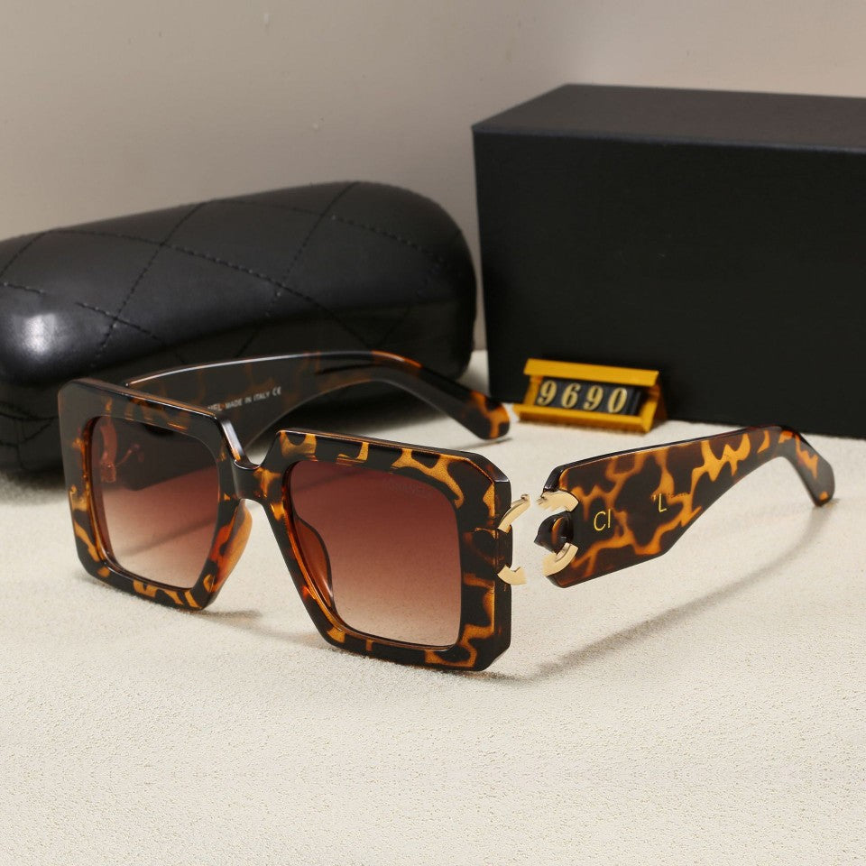 2023New style square frame sunglasses for women ins Trendy Influencer Style Glasses Large Frame High-End Feel Tea Color Sunglasses