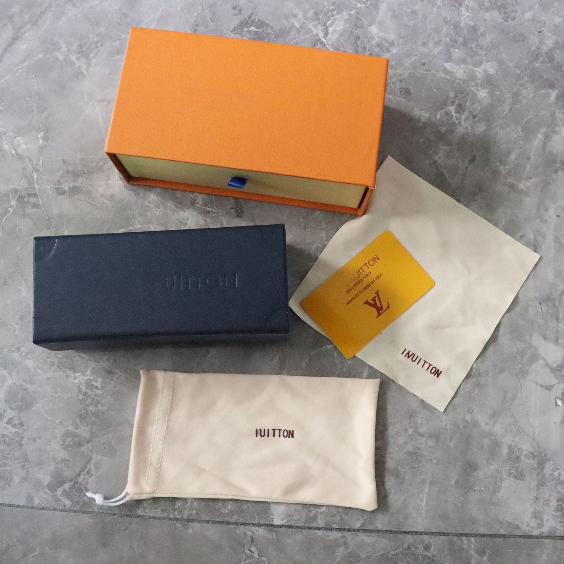 Spot wholesale high-end velvet glasses case Pink Fashionable and Elegant Sunglasses Case Sunglasses case Packing Box