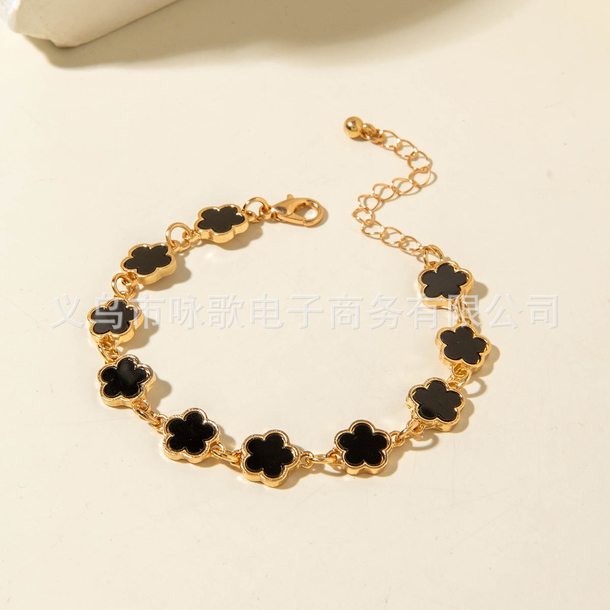 European and American Fashion Alloy Inlaid Diamond Five-Leaf Clover Bracelet Jewelry Three-Piece Set Simple Geometric Smooth Bracelet Wholesale