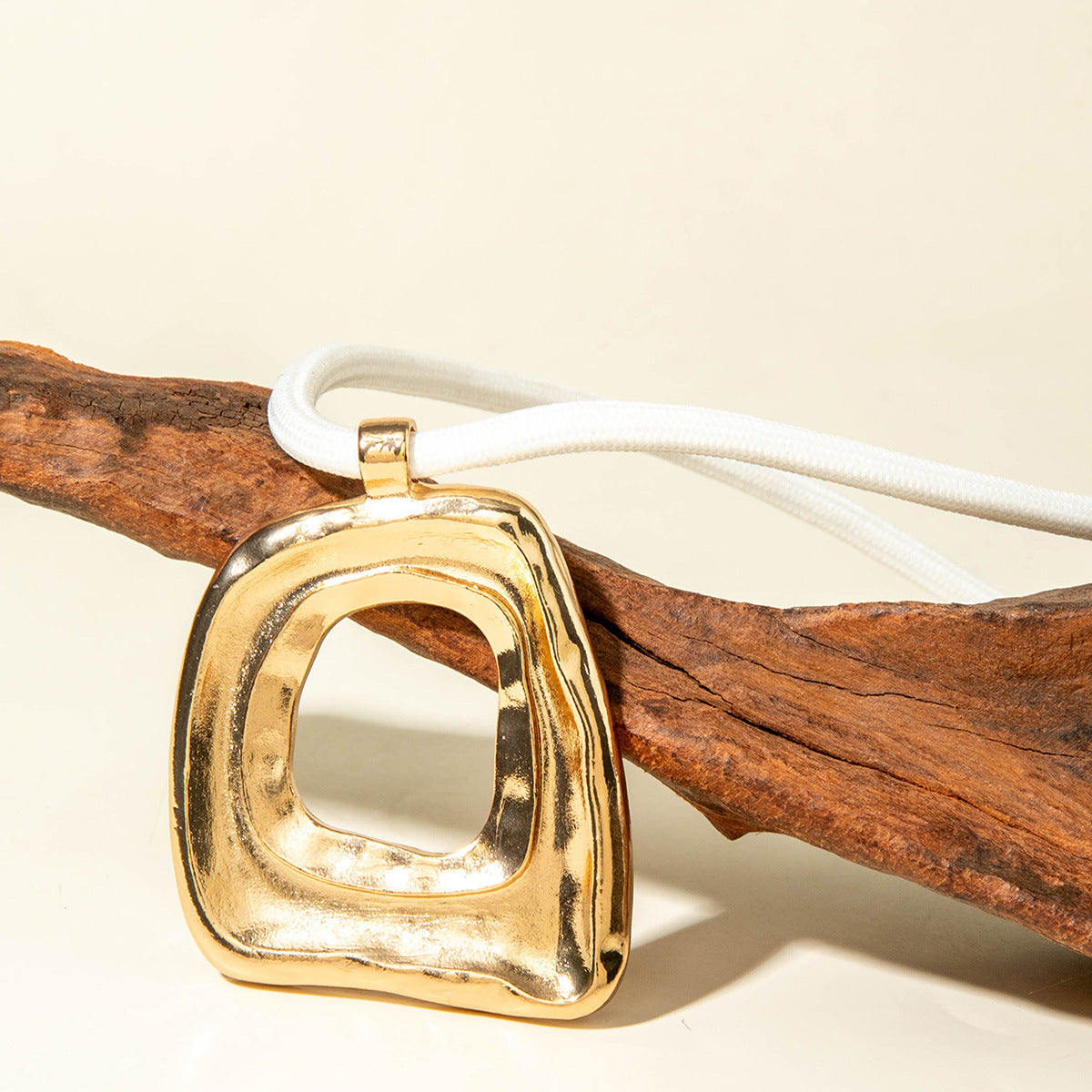 European and American New Style Personality Mesh Round Pendant Necklace for Women Elegant Simple Textured Round Pendant Rope Chain Necklace