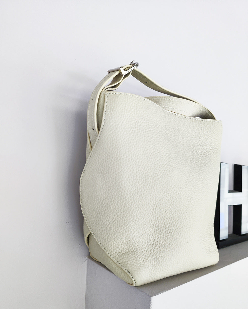 Genuine Leather Women's Bag Fashion Single Shoulder Crossbody New Hot Style High-end Korean Trend Versatile Large Capacity Commuter Bucket Bag