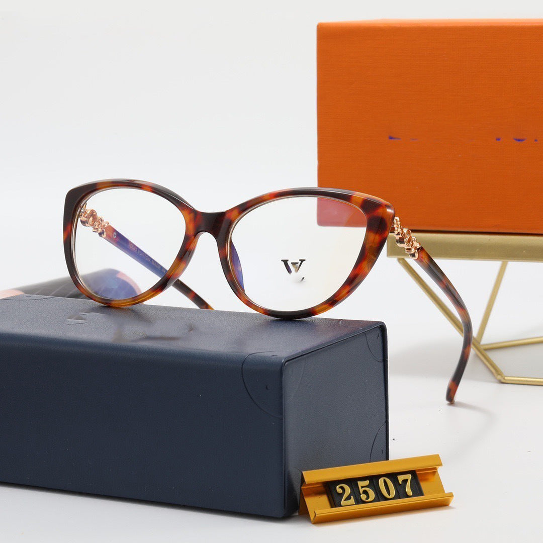 Lujia Small Cat Eye Prescription Glasses for Students tr90Wholesale Eyeglass Frames for Women, Medium Size, Natural Look, High-end Feel