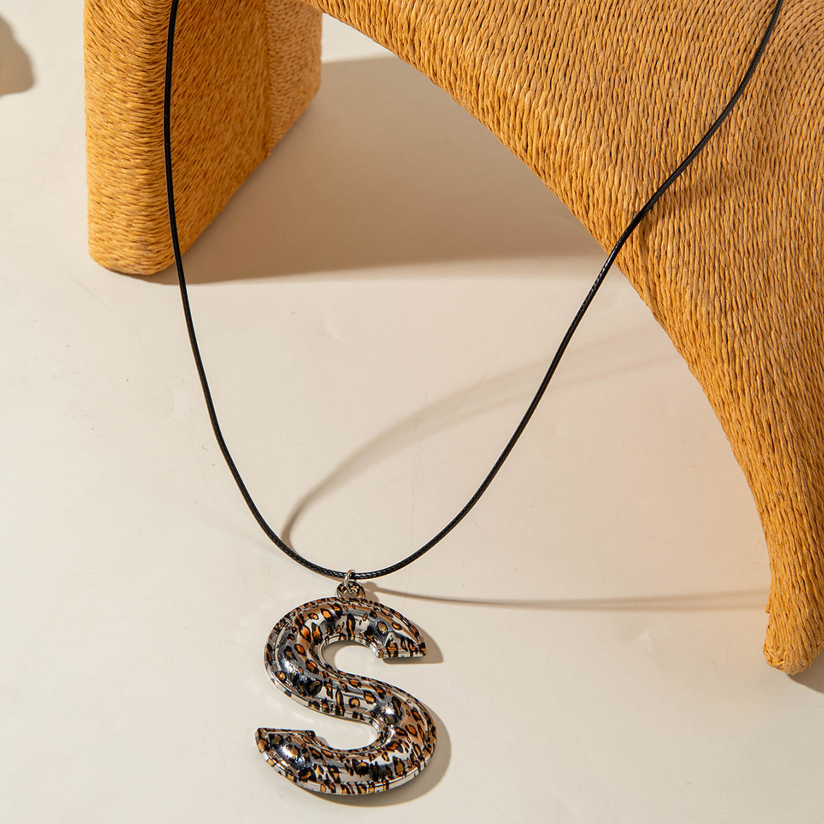 European and American New Style Personality Mesh Round Pendant Necklace for Women Elegant Simple Textured Round Pendant Rope Chain Necklace