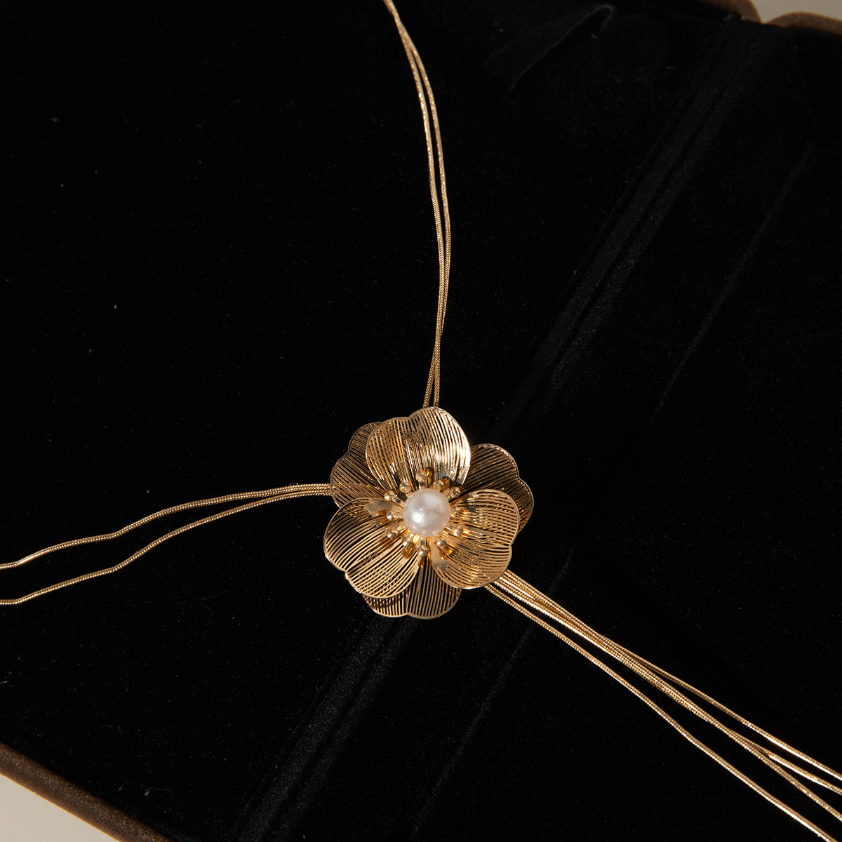 European and American Niche Ginkgo Leaf Tassel Necklace Design Sense Retro Pull-out Imitation Pearl Choker Jewelry choker