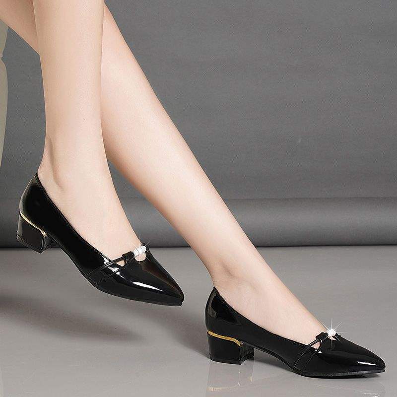 Women's Chunky Heel Single Shoes2025Spring and Autumn New Patent Leather Women's Pointed Toe Shoes, Shallow Mouth Leather Shoes for Moms, Versatile