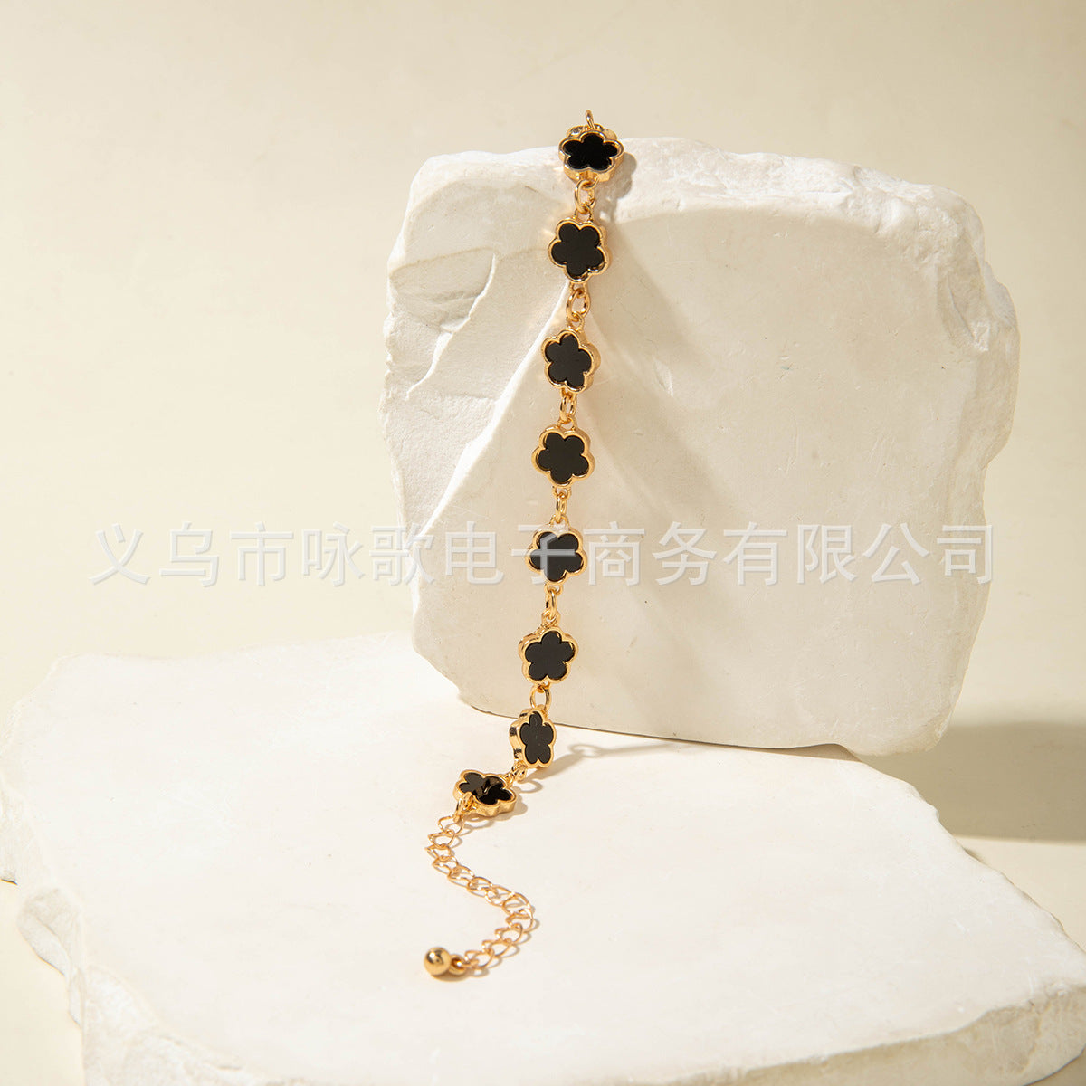 European and American Fashion Alloy Inlaid Diamond Five-Leaf Clover Bracelet Jewelry Three-Piece Set Simple Geometric Smooth Bracelet Wholesale