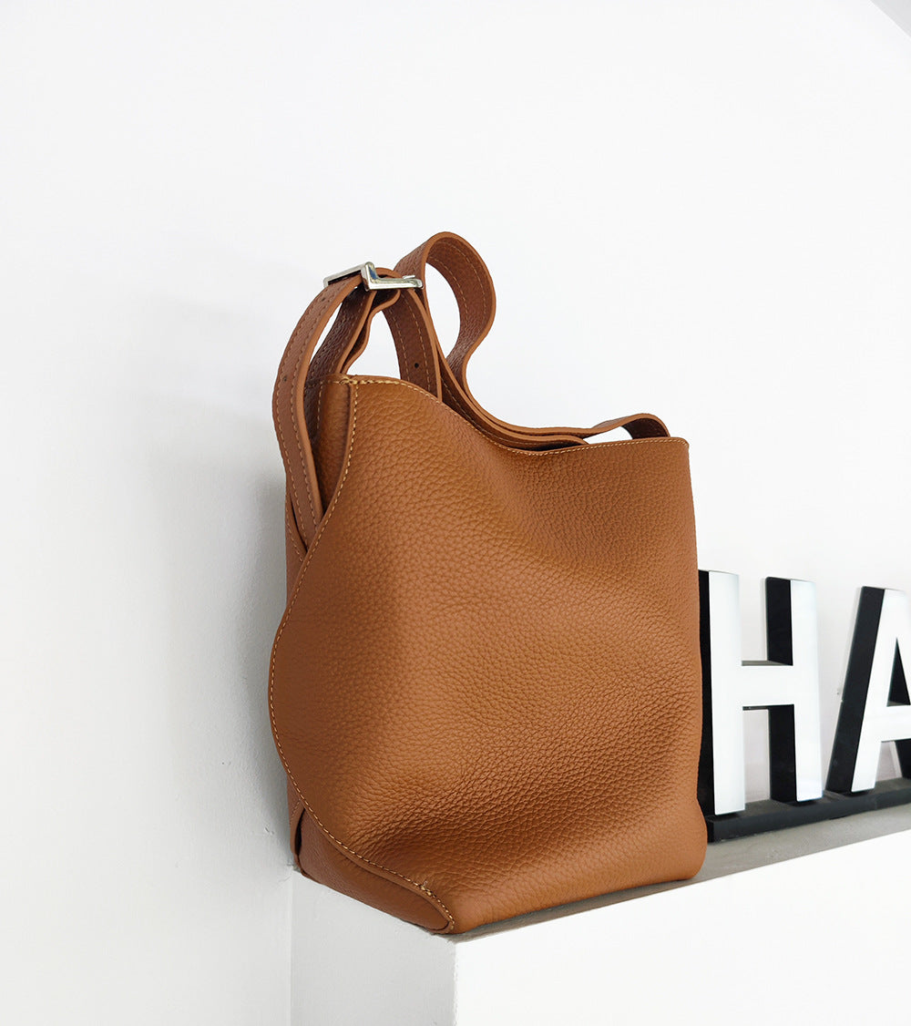 Genuine Leather Women's Bag Fashion Single Shoulder Crossbody New Hot Style High-end Korean Trend Versatile Large Capacity Commuter Bucket Bag