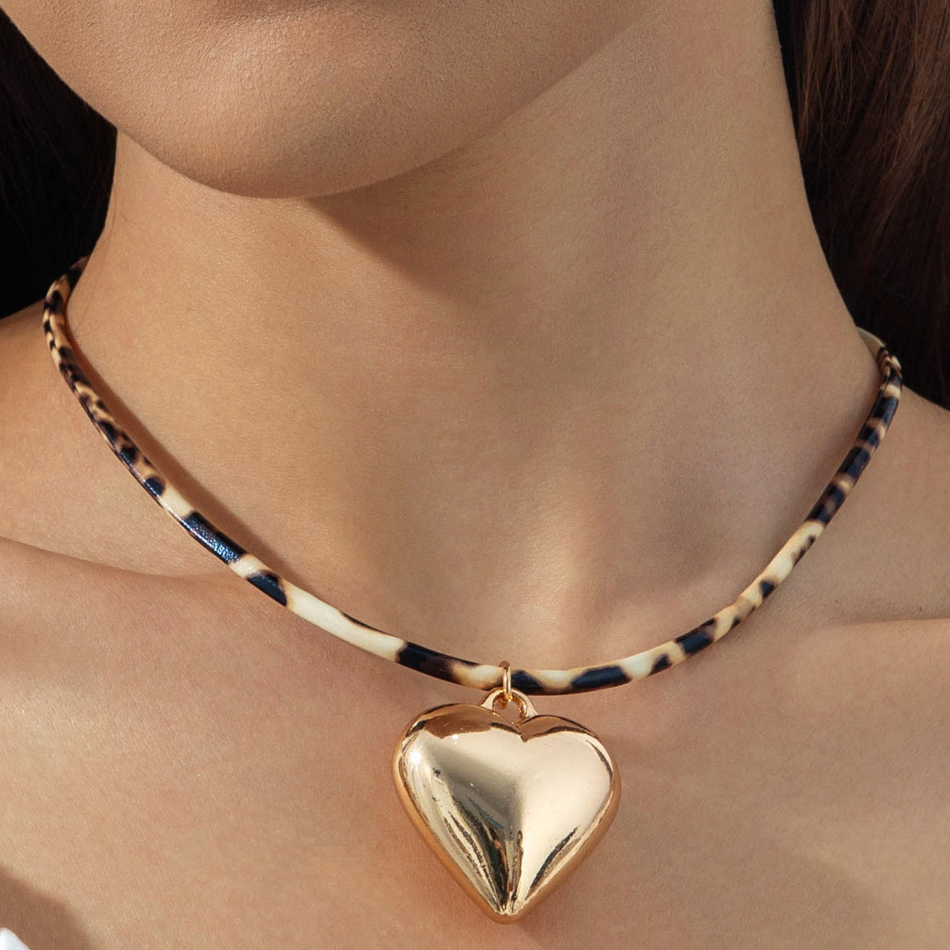 European and American Fashion Accessories Melad Leopard Print Exaggerated Necklace  Heart Pendant Vintage High-End Necklace