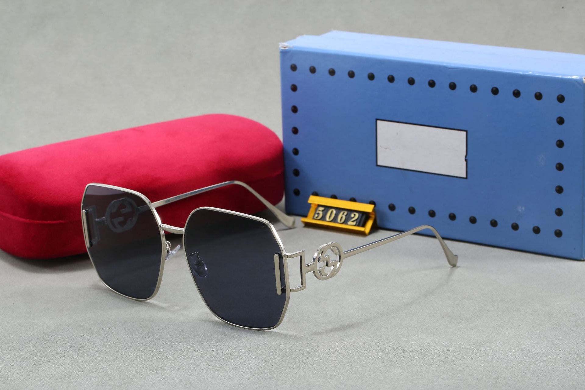 Europe and America2025New Fashion Square Polarized Sunglasses for Women, High-End Outdoor Street Style Metal Sunglasses for Women