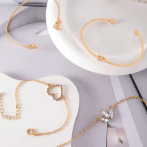 European and American Light Luxury Accessories Heart-shaped Leaf Inlaid Diamond Four-layer Bracelet Butterfly Knot Open Bracelet Set for Women