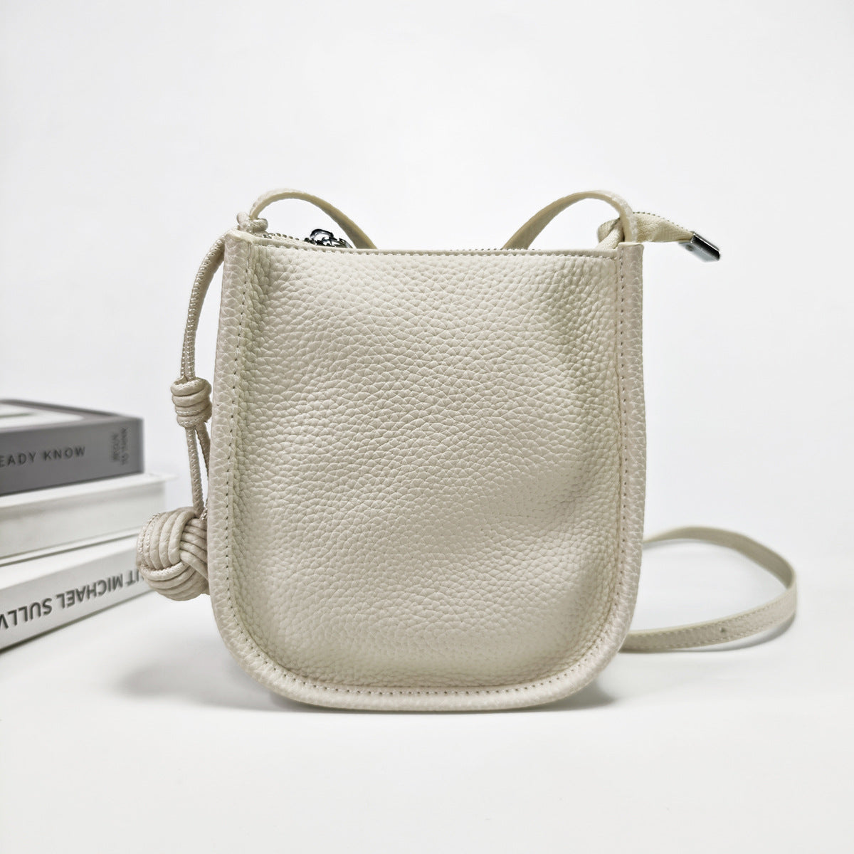 Genuine Leather Small Bucket Bag Trendy Small Bag for Women Fashion Woven Ball Phone Bag Versatile Shoulder Crossbody Bag - 图片 27