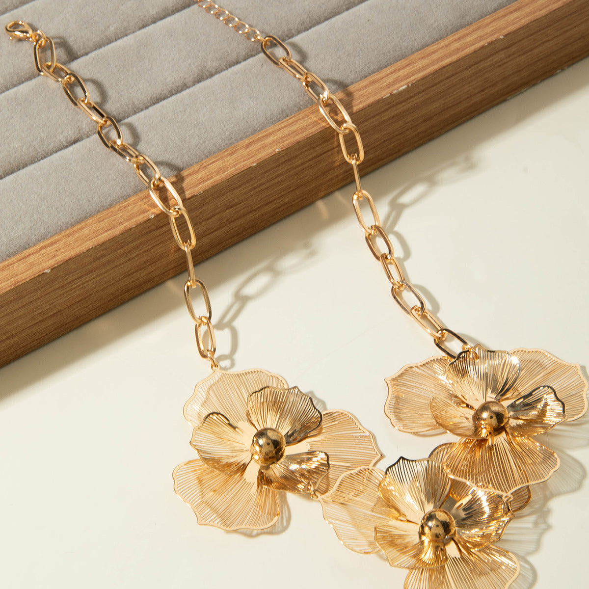 European and American Niche Ginkgo Leaf Tassel Necklace Design Sense Retro Pull-out Imitation Pearl Choker Jewelry choker - 图片 74