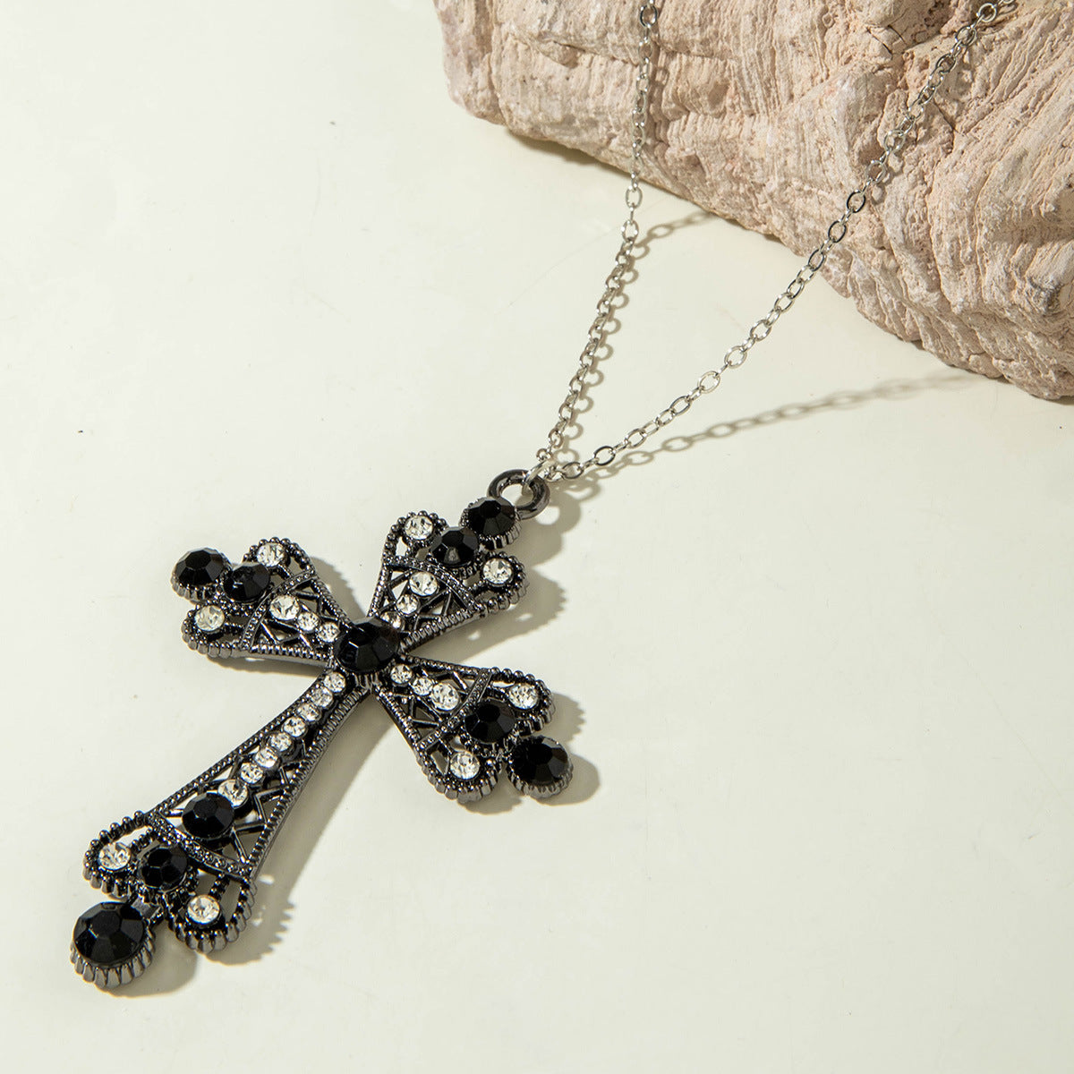 European and American Retro Hollow Diamond Cross Pendant Necklace Gothic Style Black Layered Wear Y Type Necklace - 图片 6