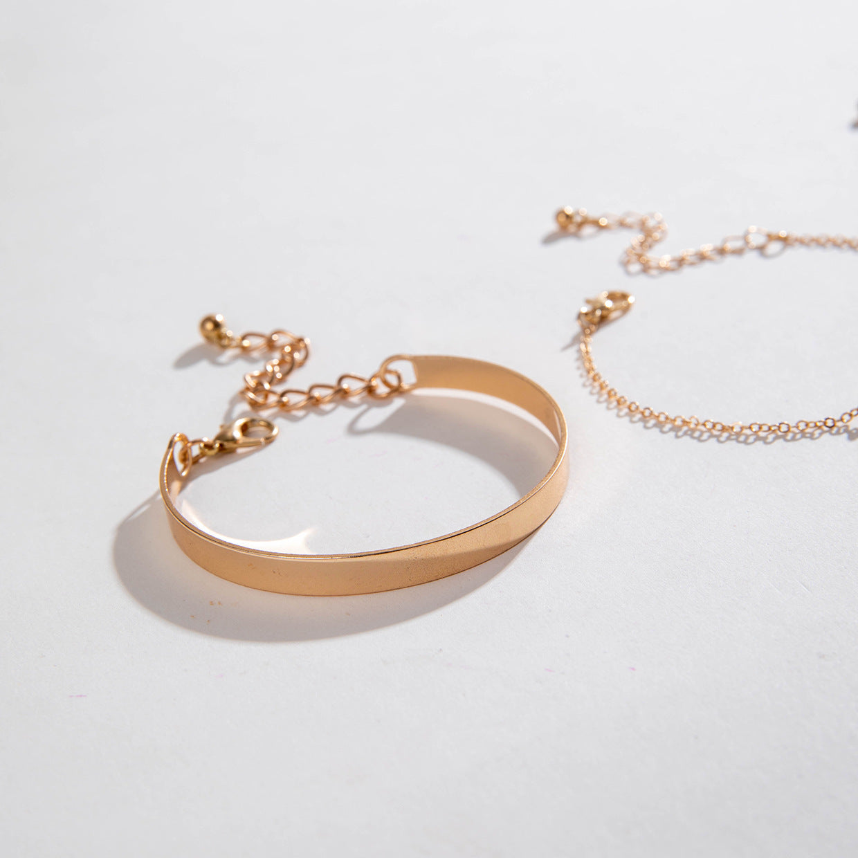 European and American Fashion Alloy Inlaid Diamond Five-Leaf Clover Bracelet Jewelry Three-Piece Set Simple Geometric Smooth Bracelet Wholesale - 图片 24