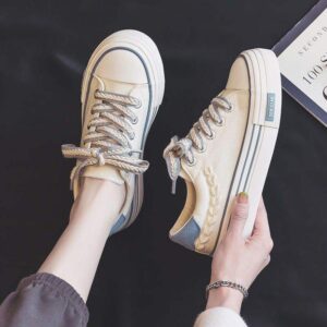 Women's Canvas Shoes2025Autumn New Wheat Spike Niche Design Campus Black Women's Shoes Versatile Casual Sneakers