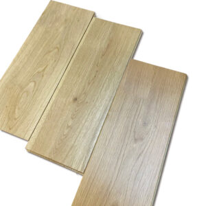 18mm Eco-Friendly Solid Oak Wood Flooring Custom Size Hardwood Floor UV Lacquer Finish Outdoor Commercial Interiors Surface ABCD