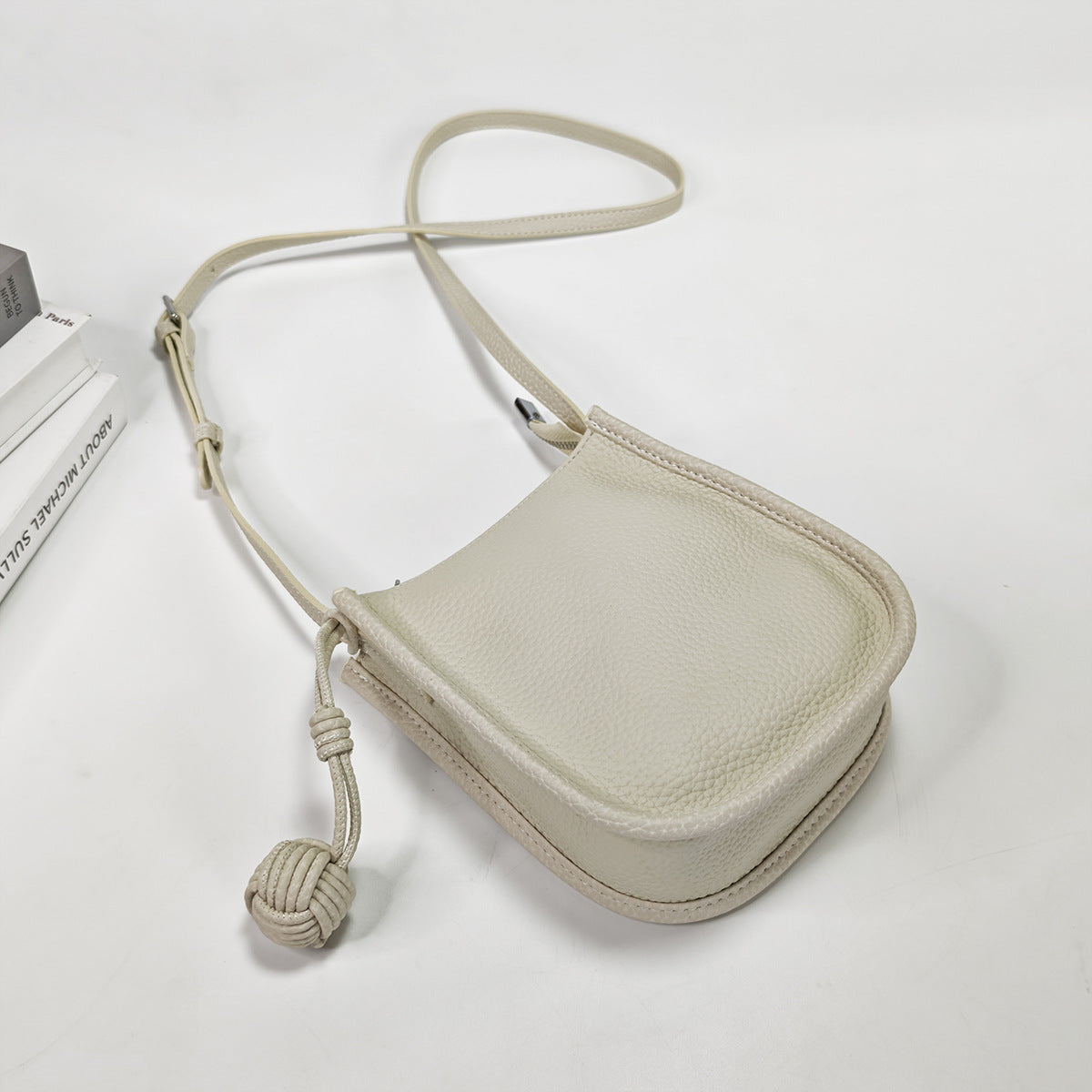 Genuine Leather Small Bucket Bag Trendy Small Bag for Women Fashion Woven Ball Phone Bag Versatile Shoulder Crossbody Bag - 图片 32