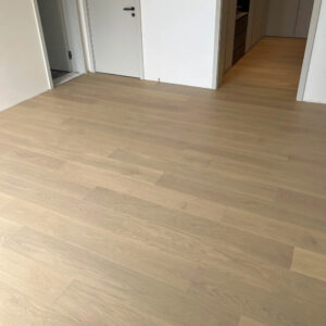 Engineered Oak Wood Flooring Three-Layer Waterproof Anti-Slip UV Lacquer Finish for High-Traffic Areas and Outdoor Use