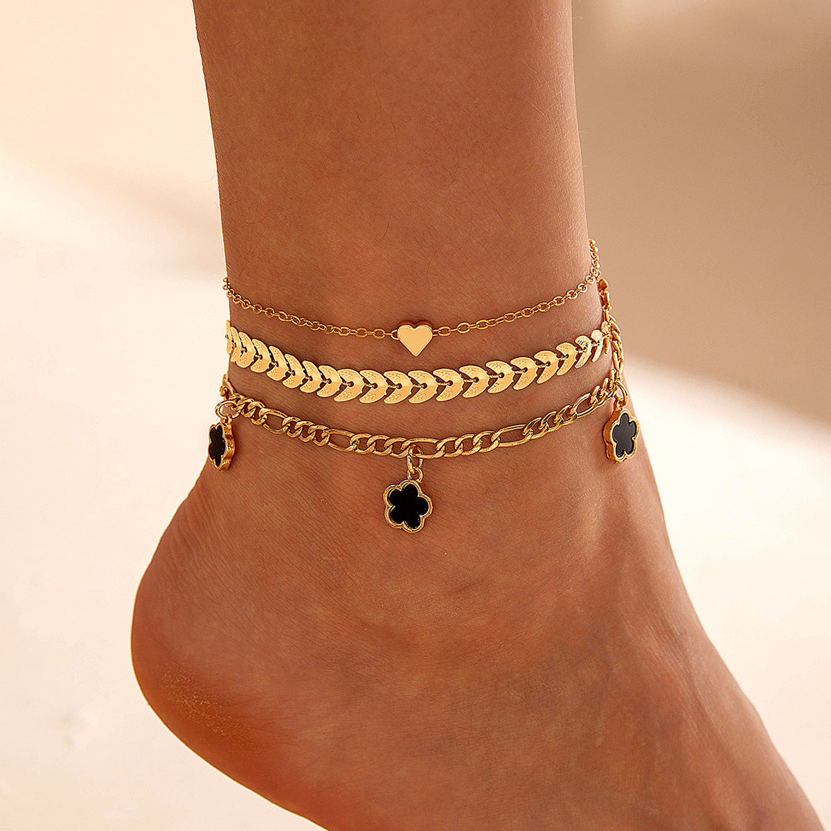 European and American Fashion Alloy Inlaid Diamond Five-Leaf Clover Bracelet Jewelry Three-Piece Set Simple Geometric Smooth Bracelet Wholesale - 图片 18