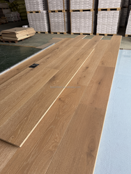 Custom Traditional Multi-Layer Engineered Oak Flooring 0.6mm Veneer | Eco-Friendly Water Resistant Durable Wood Plank for Hotel - 图片 6