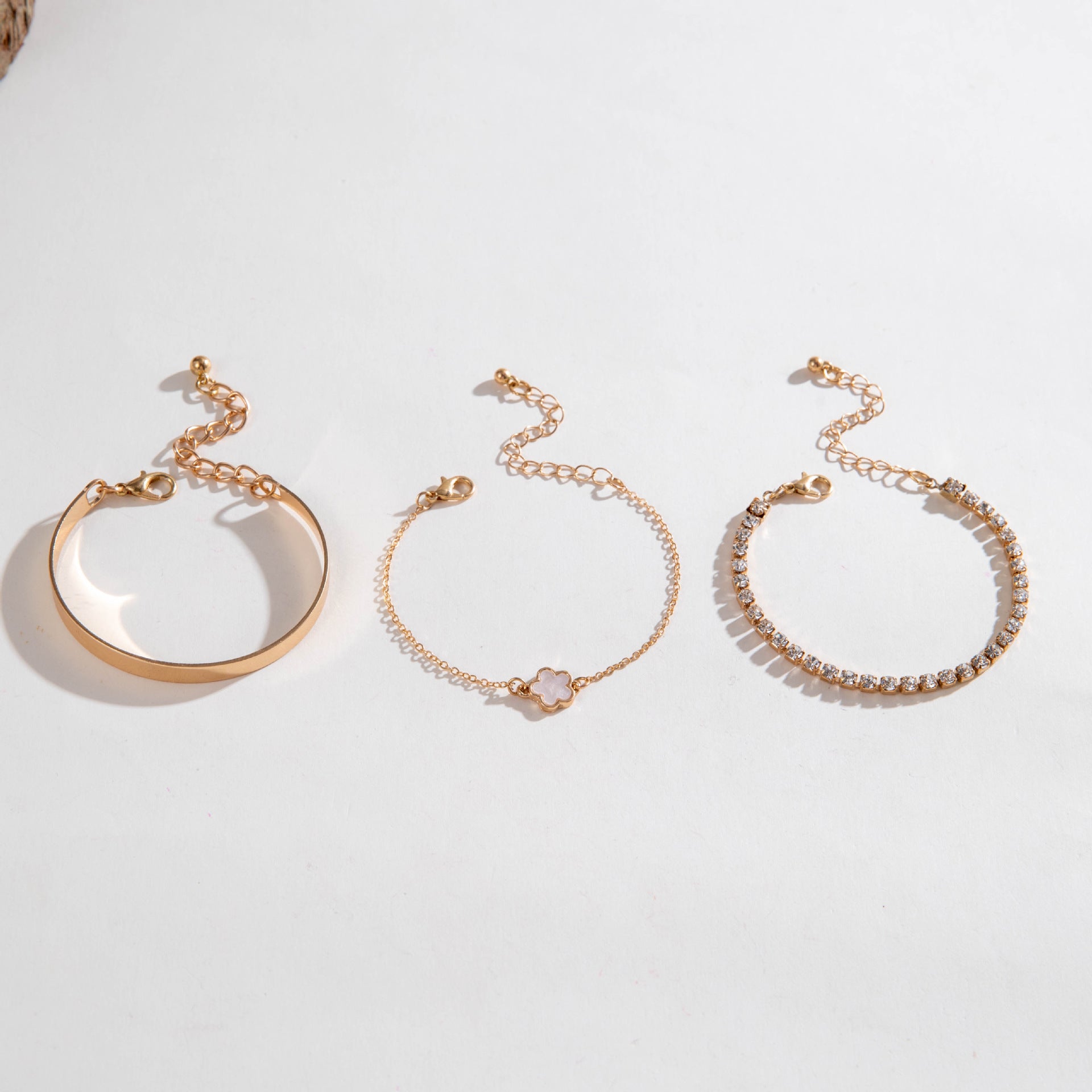 European and American Fashion Alloy Inlaid Diamond Five-Leaf Clover Bracelet Jewelry Three-Piece Set Simple Geometric Smooth Bracelet Wholesale - 图片 20