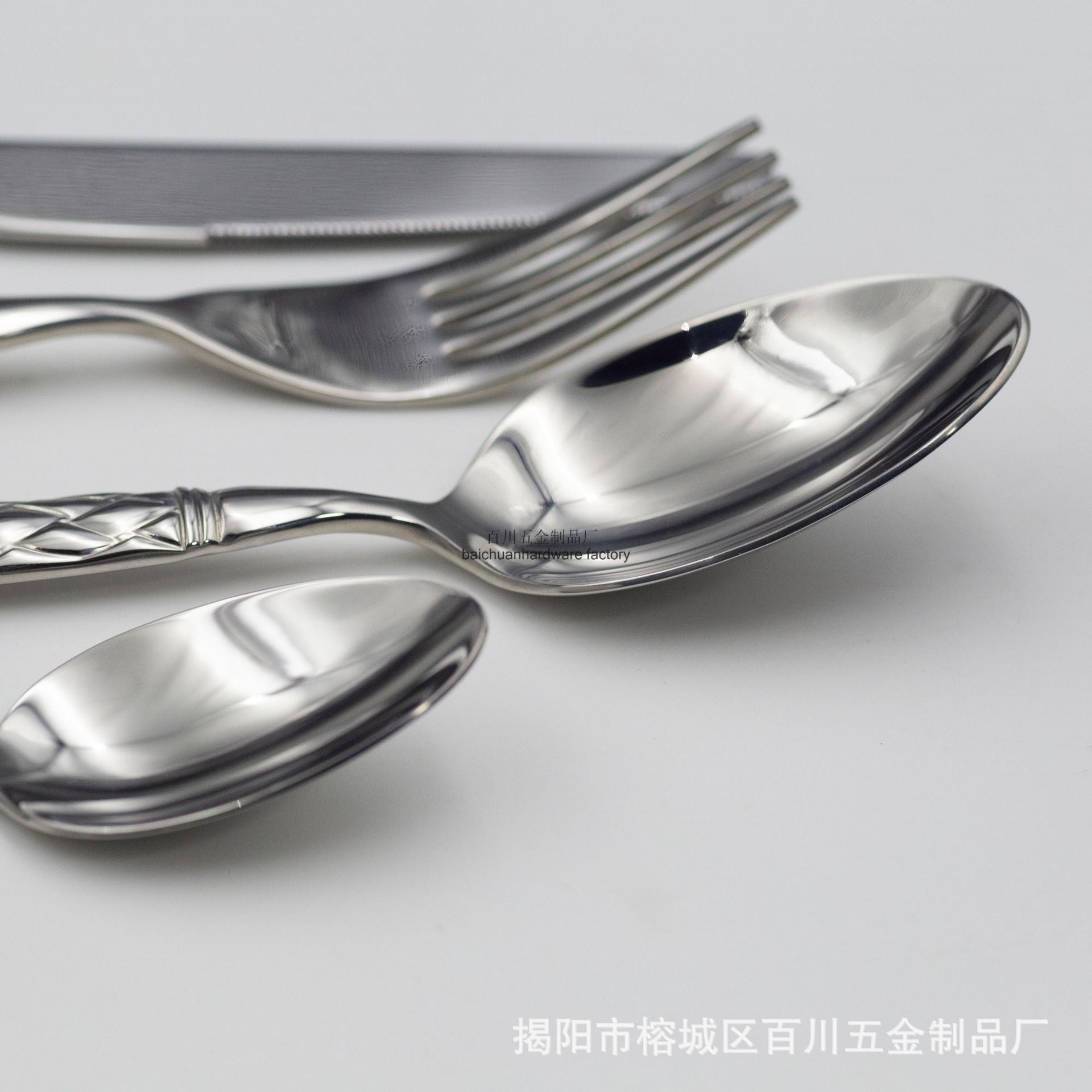 304Stainless Steel Knife Fork Spoon Thickened Forged Relief Tableware Western Steak Knife Fork Dessert Spoon4Piece Suit - 图片 4