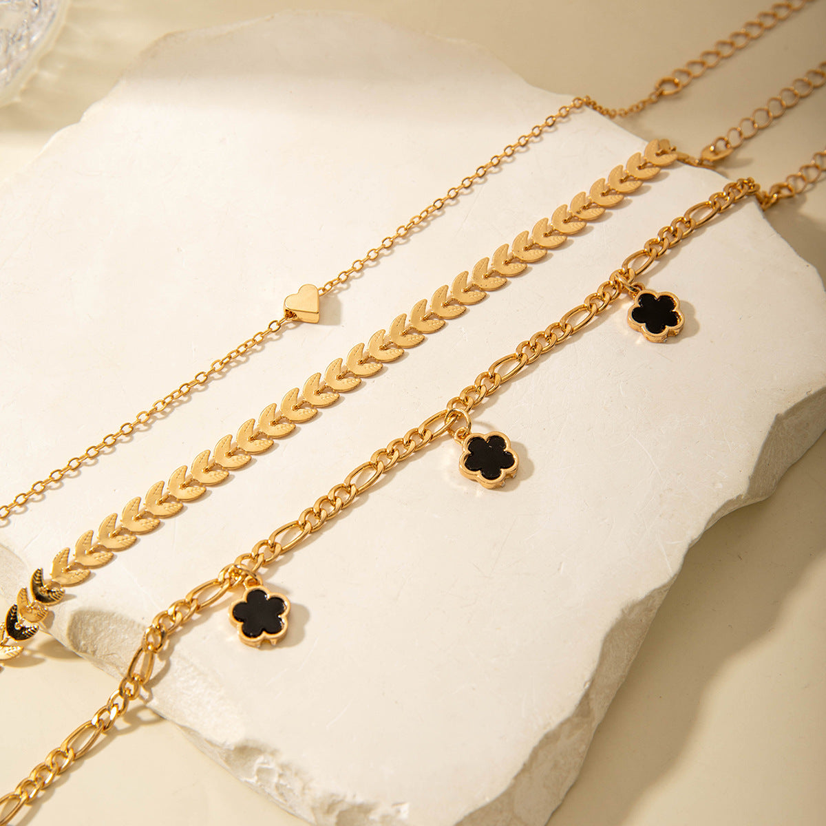 European and American Fashion Alloy Inlaid Diamond Five-Leaf Clover Bracelet Jewelry Three-Piece Set Simple Geometric Smooth Bracelet Wholesale - 图片 76