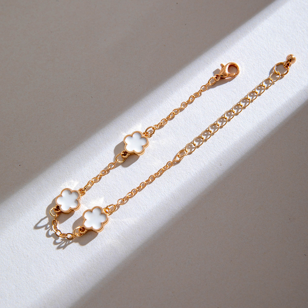 European and American Fashion Alloy Inlaid Diamond Five-Leaf Clover Bracelet Jewelry Three-Piece Set Simple Geometric Smooth Bracelet Wholesale - 图片 28