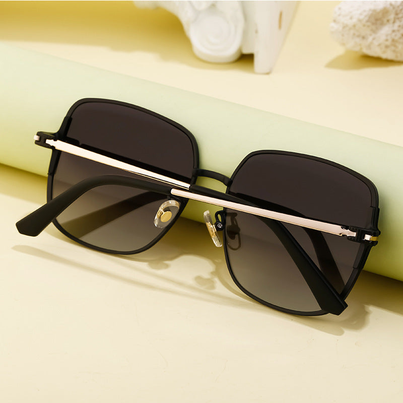 2025New European and American Fashion Square Frame Polarized Sunglasses for Women High-end Outdoor Sun Protection Sunglasses Wholesale - 图片 17