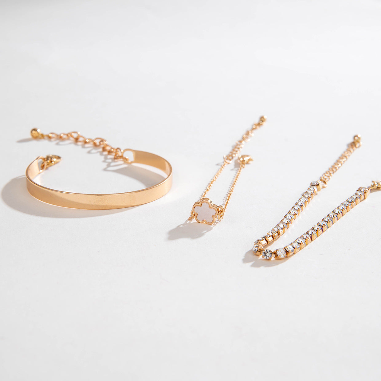 European and American Fashion Alloy Inlaid Diamond Five-Leaf Clover Bracelet Jewelry Three-Piece Set Simple Geometric Smooth Bracelet Wholesale - 图片 22