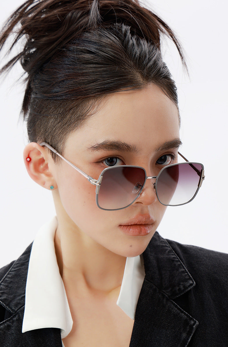 2025New European and American Fashion Square Frame Polarized Sunglasses for Women High-end Outdoor Sun Protection Sunglasses Wholesale - 图片 11