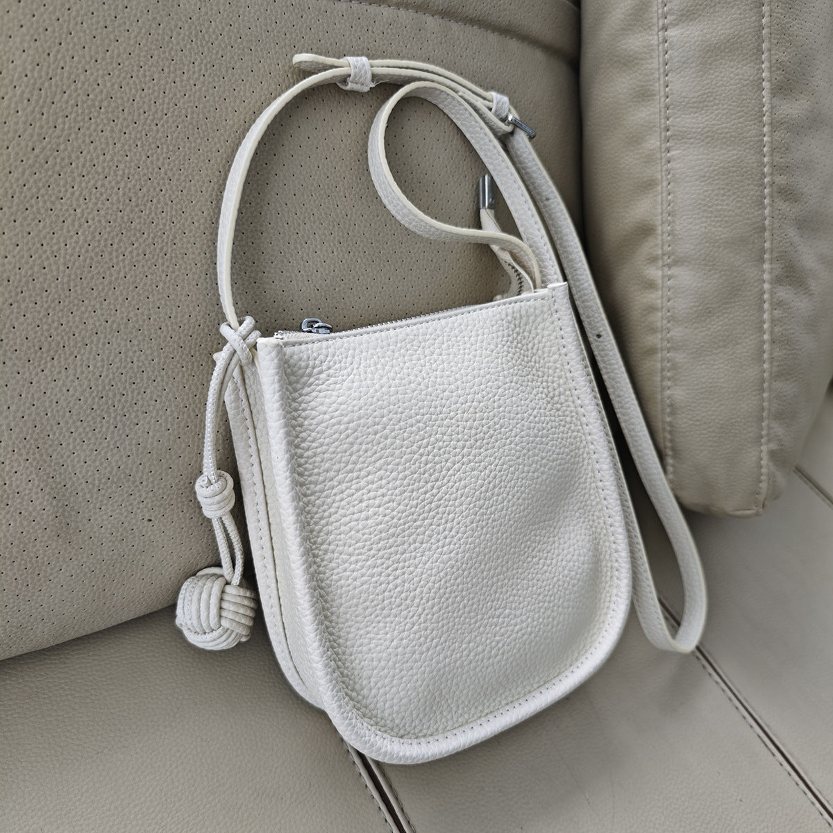 Genuine Leather Small Bucket Bag Trendy Small Bag for Women Fashion Woven Ball Phone Bag Versatile Shoulder Crossbody Bag - 图片 19