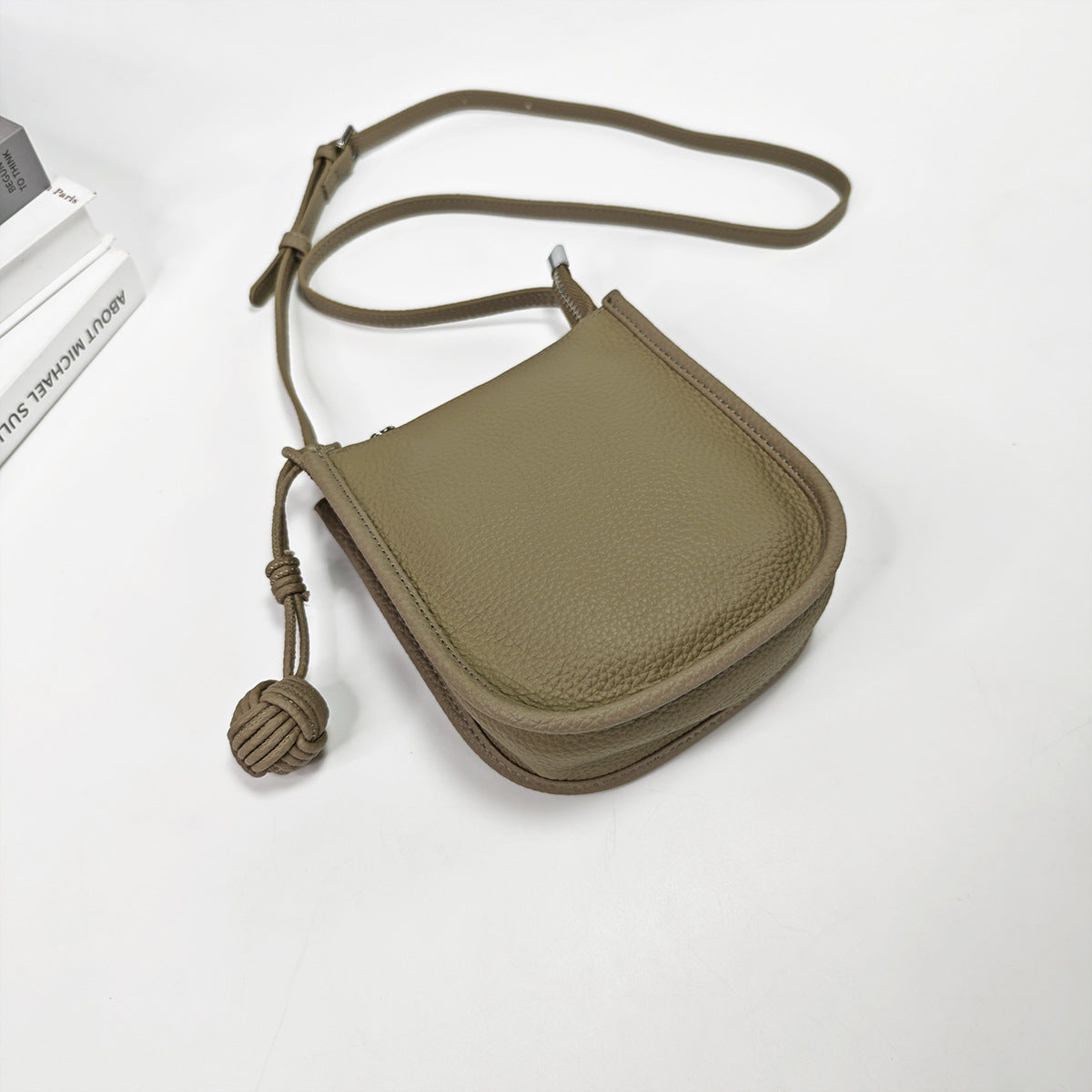 Genuine Leather Small Bucket Bag Trendy Small Bag for Women Fashion Woven Ball Phone Bag Versatile Shoulder Crossbody Bag - 图片 15