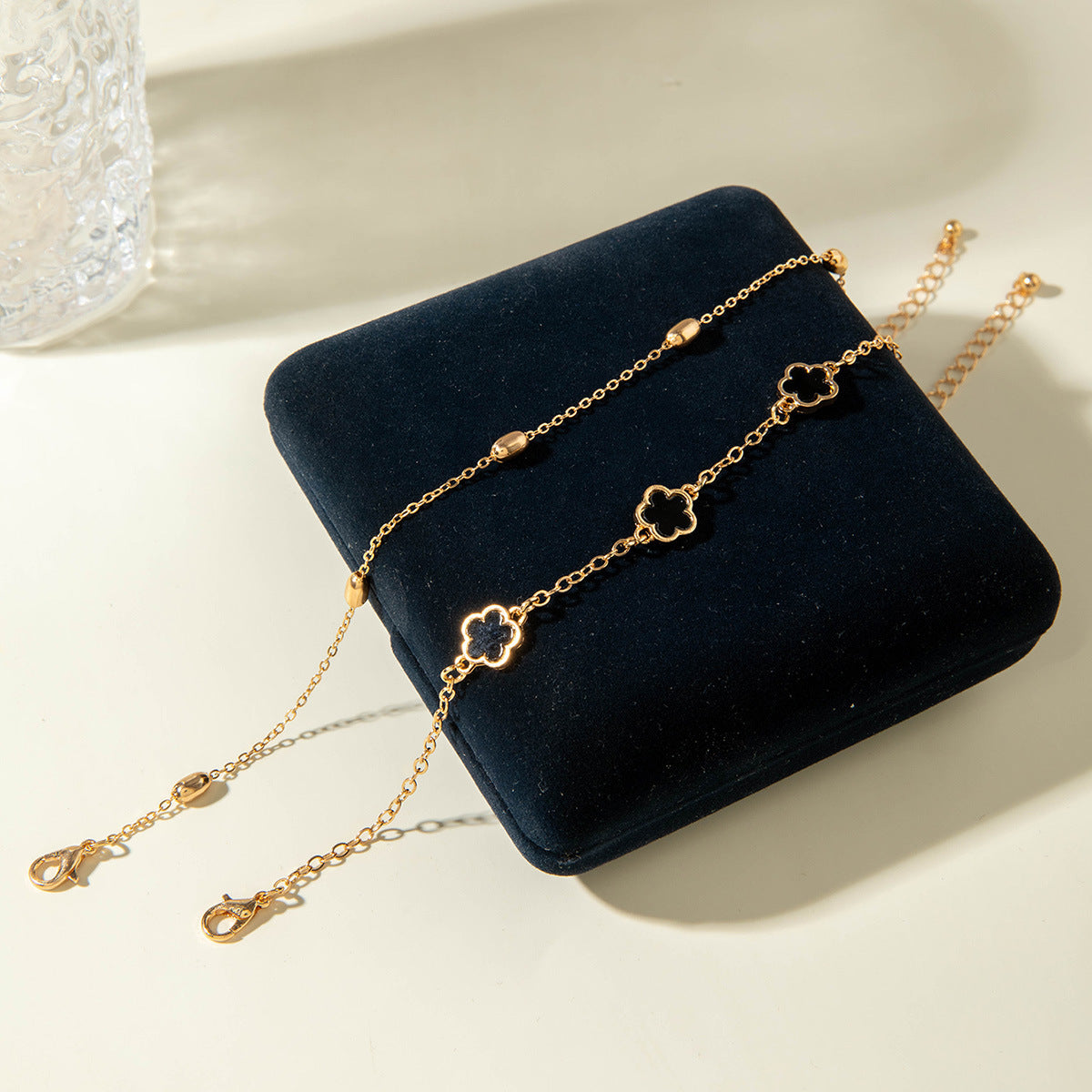 European and American Fashion Alloy Inlaid Diamond Five-Leaf Clover Bracelet Jewelry Three-Piece Set Simple Geometric Smooth Bracelet Wholesale - 图片 45