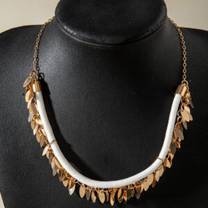 European and American Style Jewelry Metallic Sequin Leaf Pendant Exaggerated Necklace  Fashionable Niche Style Elegant High-end Necklace