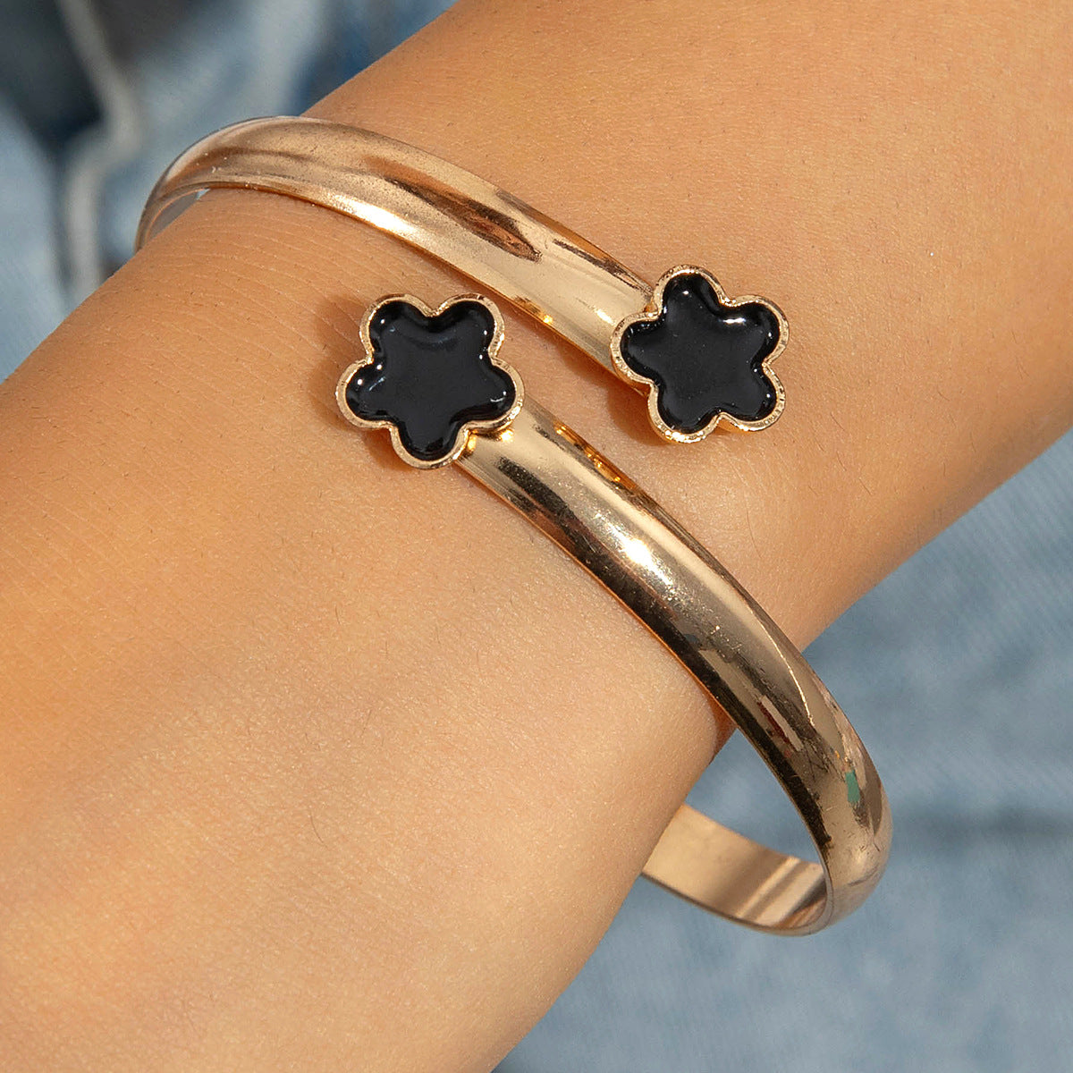 European and American Fashion Alloy Inlaid Diamond Five-Leaf Clover Bracelet Jewelry Three-Piece Set Simple Geometric Smooth Bracelet Wholesale - 图片 54