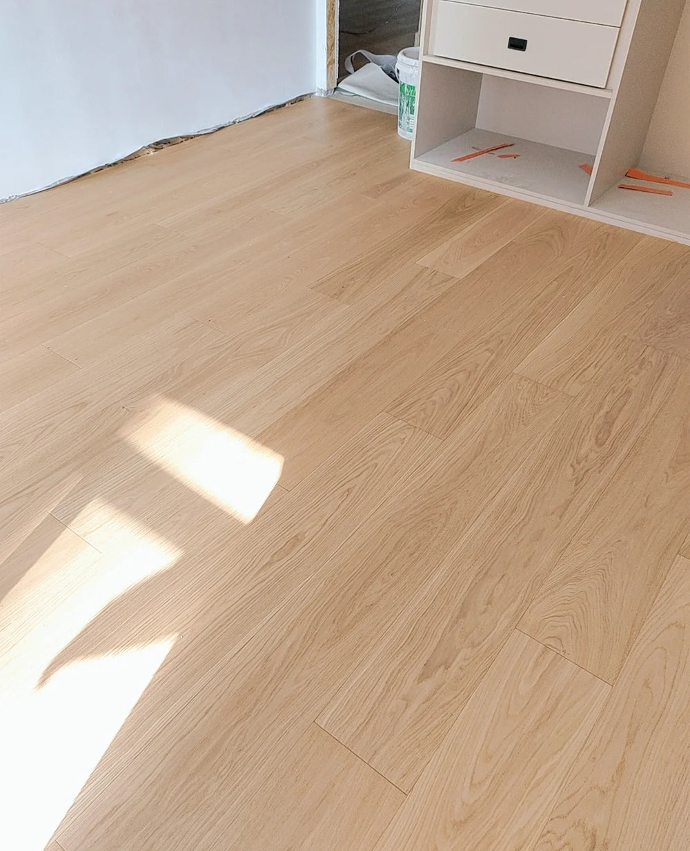 Custom Traditional Multi-Layer Engineered Oak Flooring 0.6mm Veneer | Eco-Friendly Water Resistant Durable Wood Plank for Hotel - 图片 16