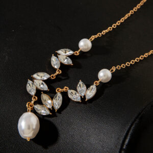 European and American Ornament  Fashionable Light Luxury Wheat Spike Inlaid Diamond Pearl Pendant Necklace with Unique Design and Personality Clavicle Necklace