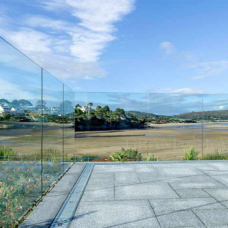 Outdoor Simple Balcony Glass Railing Balustrade Designs for Swimming Pool - 图片 6