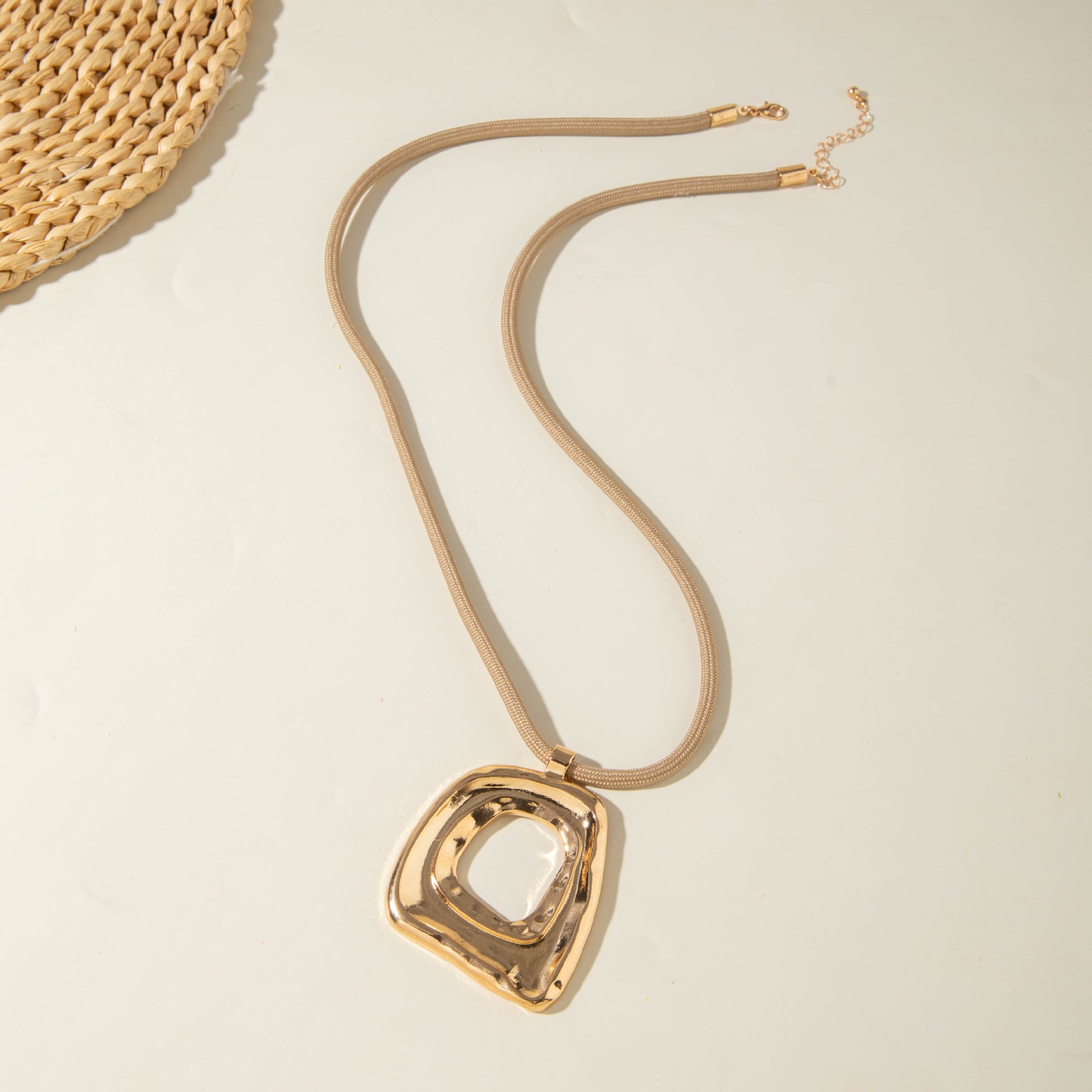 European and American New Style Personality Mesh Round Pendant Necklace for Women Elegant Simple Textured Round Pendant Rope Chain Necklace - 图片 28