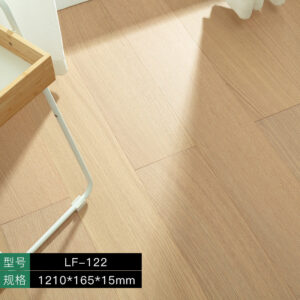 Free home installation with solid wood skirting board included Smooth Skin Feel Lacquer Flooring New Three-Layer Solid Core Real Wood Oak Flooring