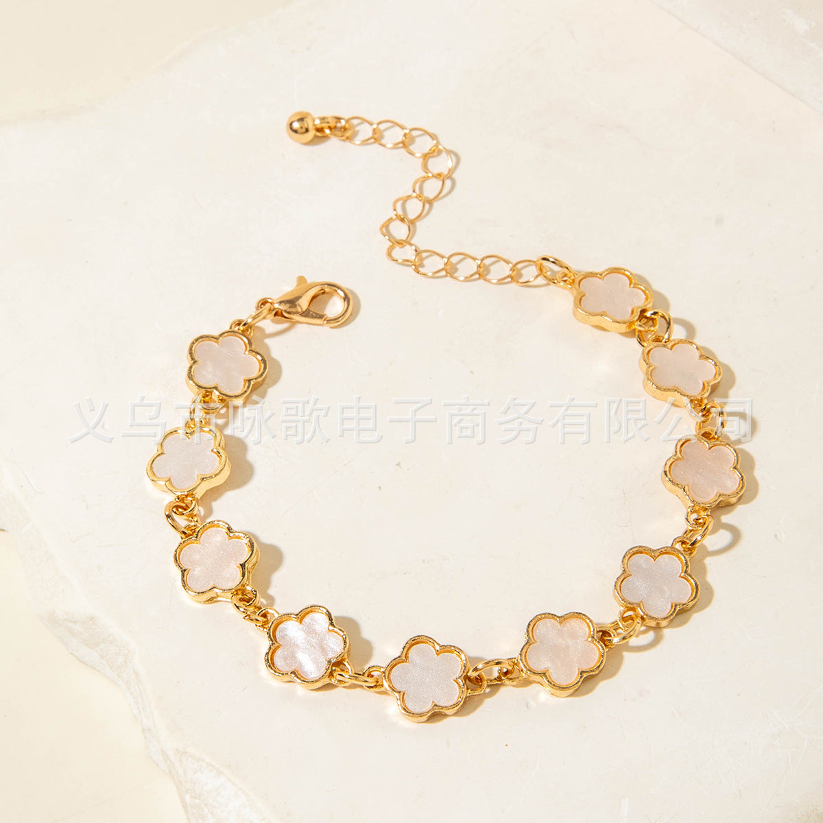 European and American Fashion Alloy Inlaid Diamond Five-Leaf Clover Bracelet Jewelry Three-Piece Set Simple Geometric Smooth Bracelet Wholesale - 图片 39