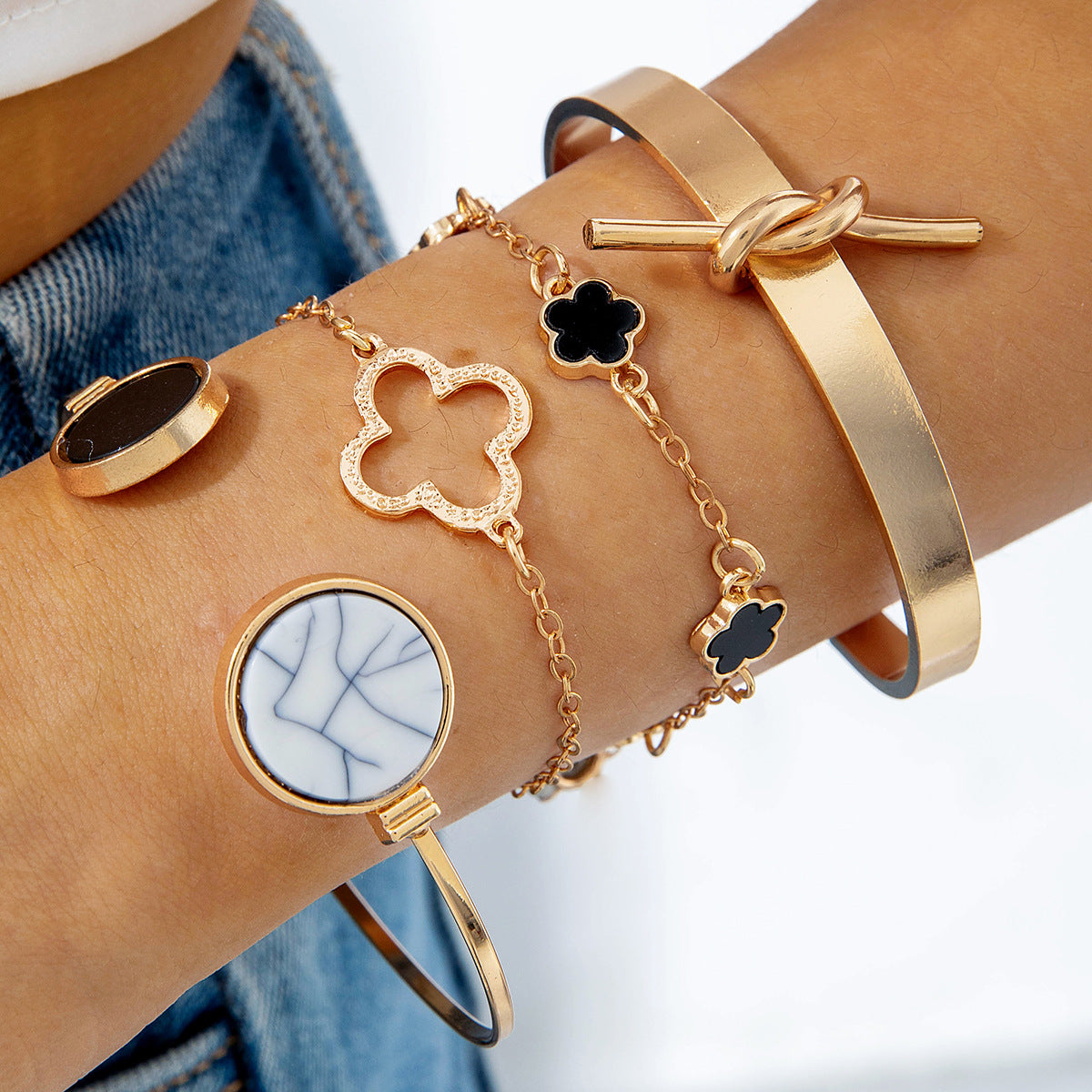 European and American Fashion Alloy Inlaid Diamond Five-Leaf Clover Bracelet Jewelry Three-Piece Set Simple Geometric Smooth Bracelet Wholesale - 图片 17