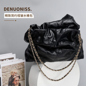 Quilted Chain Small Chanel Style Pleated Drawstring Trash Bag New Underarm Bag for Women Large Capacity Commuting Shoulder Bag