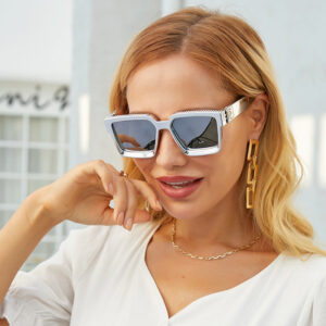 Diamond-Studded Large Square Frame Sunglasses for Women, European and American Style, 0k Influencer Same Style Sunglasses for Men, Trendy and High-End Feel shades
