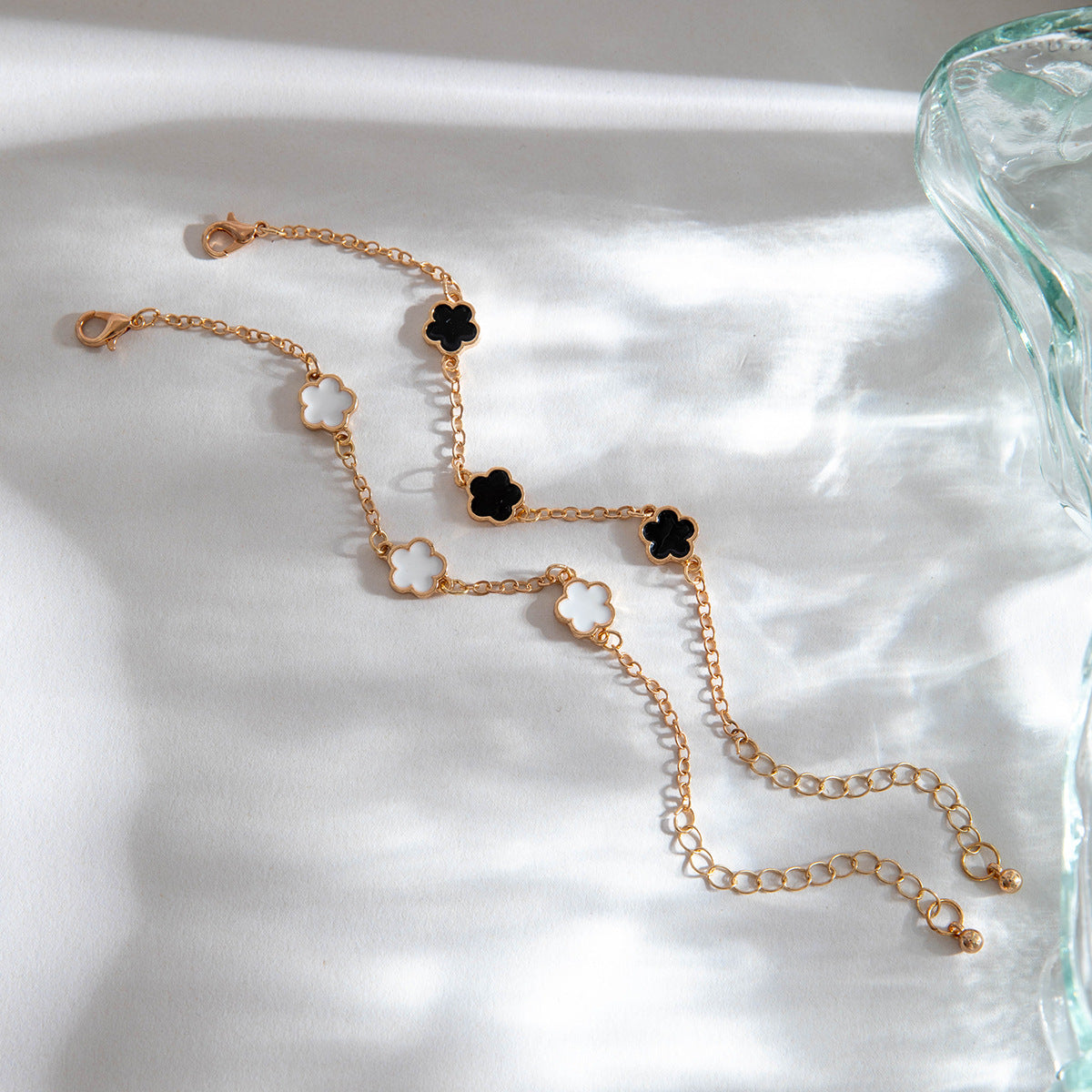 European and American Fashion Alloy Inlaid Diamond Five-Leaf Clover Bracelet Jewelry Three-Piece Set Simple Geometric Smooth Bracelet Wholesale - 图片 29