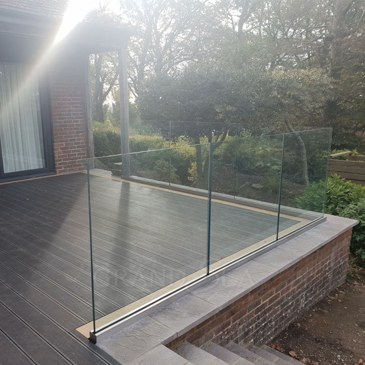 Outdoor Simple Balcony Glass Railing Balustrade Designs for Swimming Pool - 图片 10