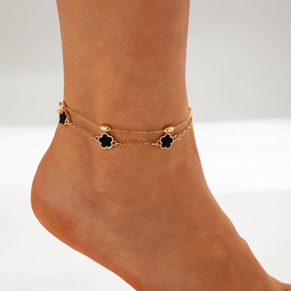 European and American Fashion Alloy Inlaid Diamond Five-Leaf Clover Bracelet Jewelry Three-Piece Set Simple Geometric Smooth Bracelet Wholesale - 图片 8