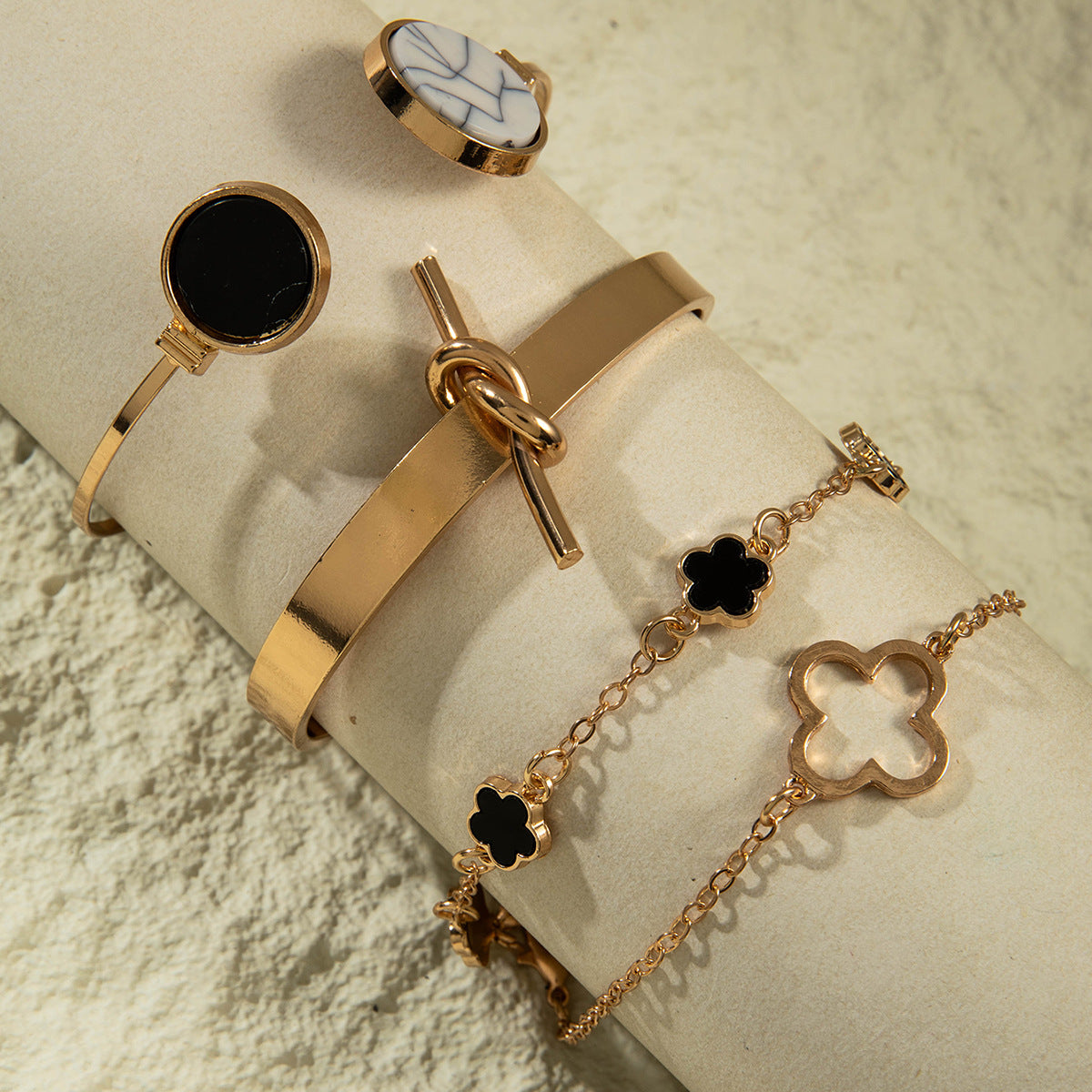 European and American Fashion Alloy Inlaid Diamond Five-Leaf Clover Bracelet Jewelry Three-Piece Set Simple Geometric Smooth Bracelet Wholesale - 图片 72